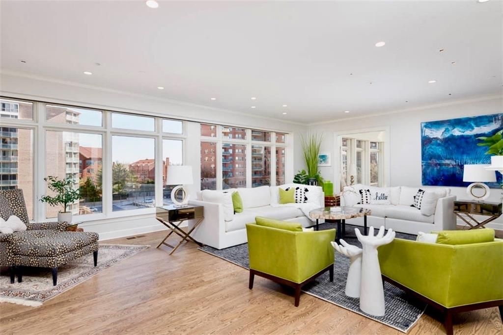 400 W 49th Terrace 2056, Kansas City, MO 64112