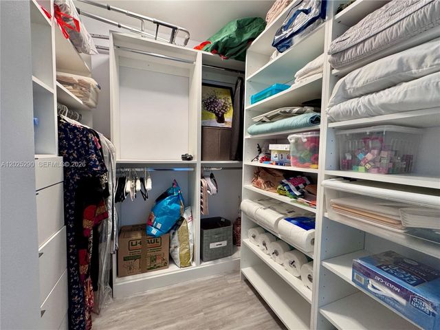 7355 SW 89th Street 423N, Miami, FL 33156