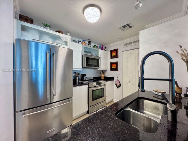 7355 SW 89th Street 423N, Miami, FL 33156