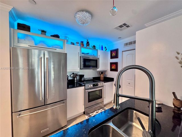 7355 SW 89th Street 423N, Miami, FL 33156