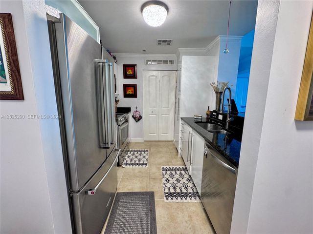 7355 SW 89th Street 423N, Miami, FL 33156