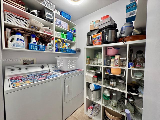 7355 SW 89th Street 423N, Miami, FL 33156