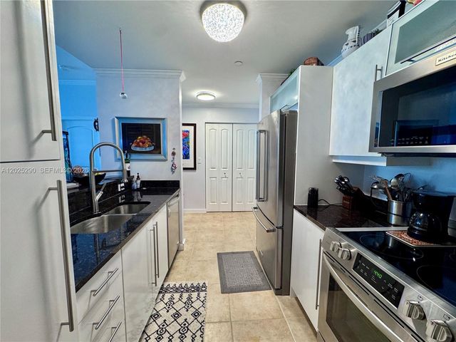 7355 SW 89th Street 423N, Miami, FL 33156