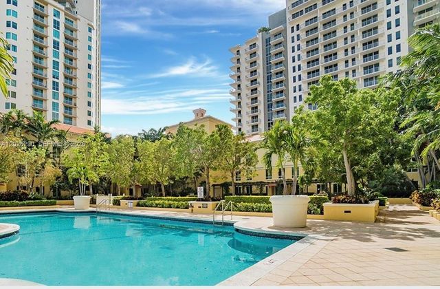 7355 SW 89th Street 423N, Miami, FL 33156