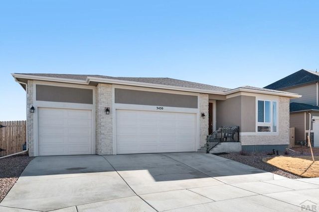 3430 Bella Luna Dr, Pueblo, CO 81001
