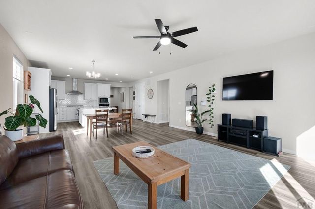 3430 Bella Luna Dr, Pueblo, CO 81001