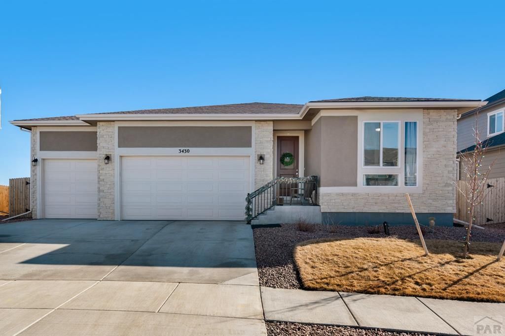 3430 Bella Luna Dr, Pueblo, CO 81001