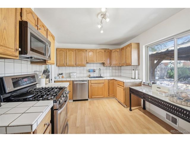 2924 S Zurich Ct, Denver, CO 80236