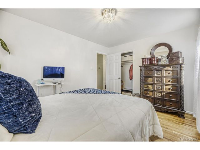 2924 S Zurich Ct, Denver, CO 80236