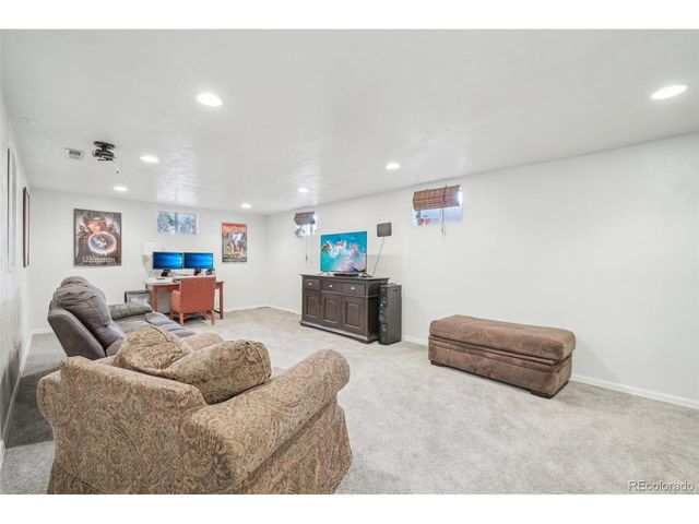 2924 S Zurich Ct, Denver, CO 80236