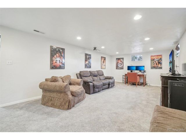 2924 S Zurich Ct, Denver, CO 80236