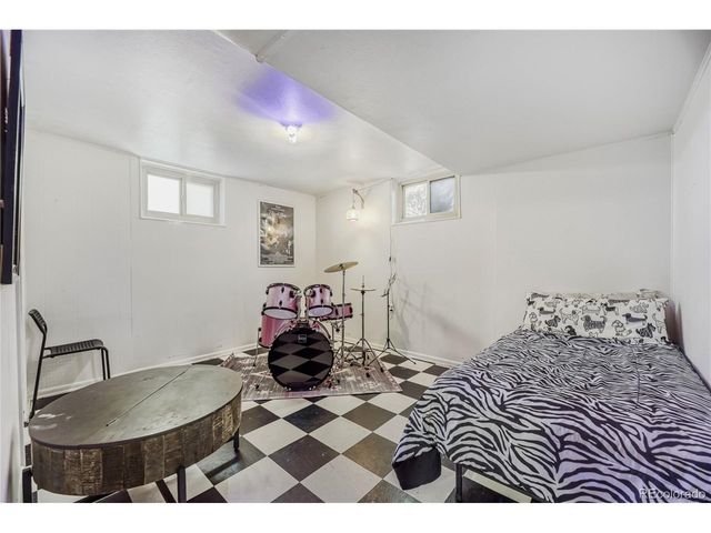 2924 S Zurich Ct, Denver, CO 80236