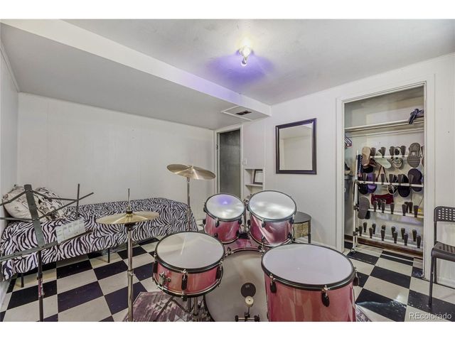 2924 S Zurich Ct, Denver, CO 80236