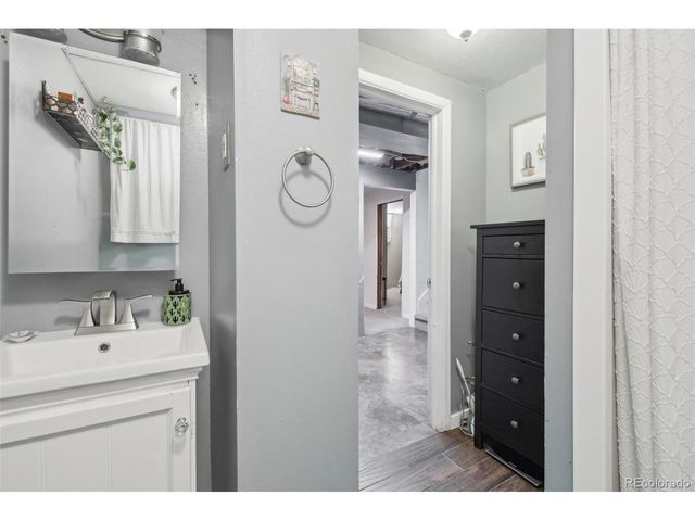 2924 S Zurich Ct, Denver, CO 80236