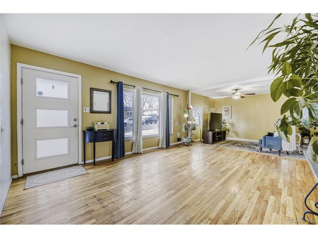 2924 S Zurich Ct, Denver, CO 80236