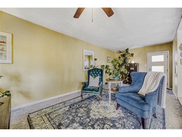 2924 S Zurich Ct, Denver, CO 80236