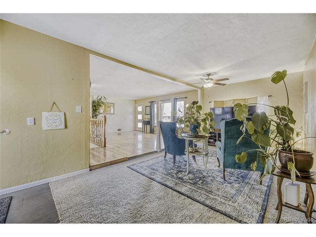 2924 S Zurich Ct, Denver, CO 80236
