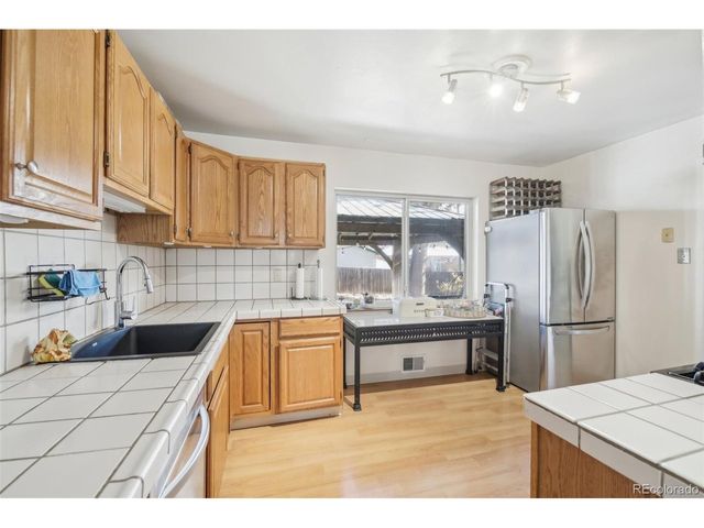 2924 S Zurich Ct, Denver, CO 80236