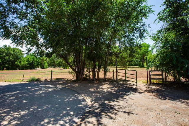 2226 Paul Road SW, Albuquerque, NM 87105