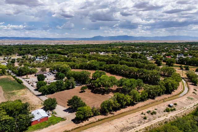 2226 Paul Road SW, Albuquerque, NM 87105