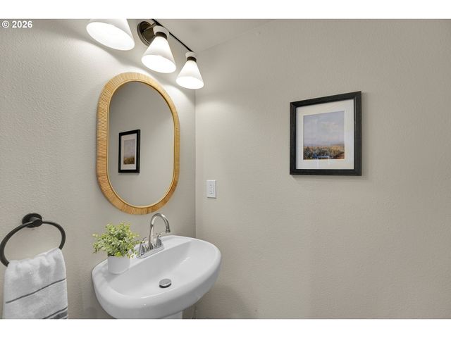 7246 Sw 176TH Ave, Beaverton, OR 97007