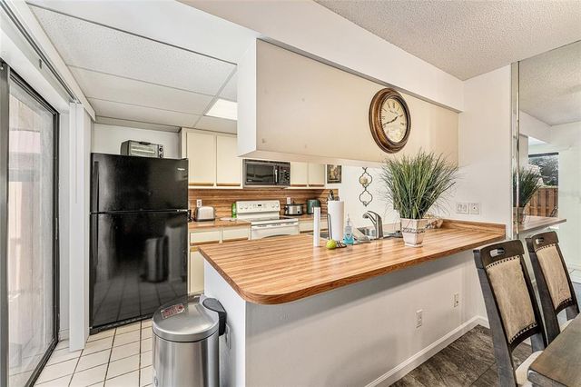 2920 POPLAR AVENUE, Leesburg, FL 34748