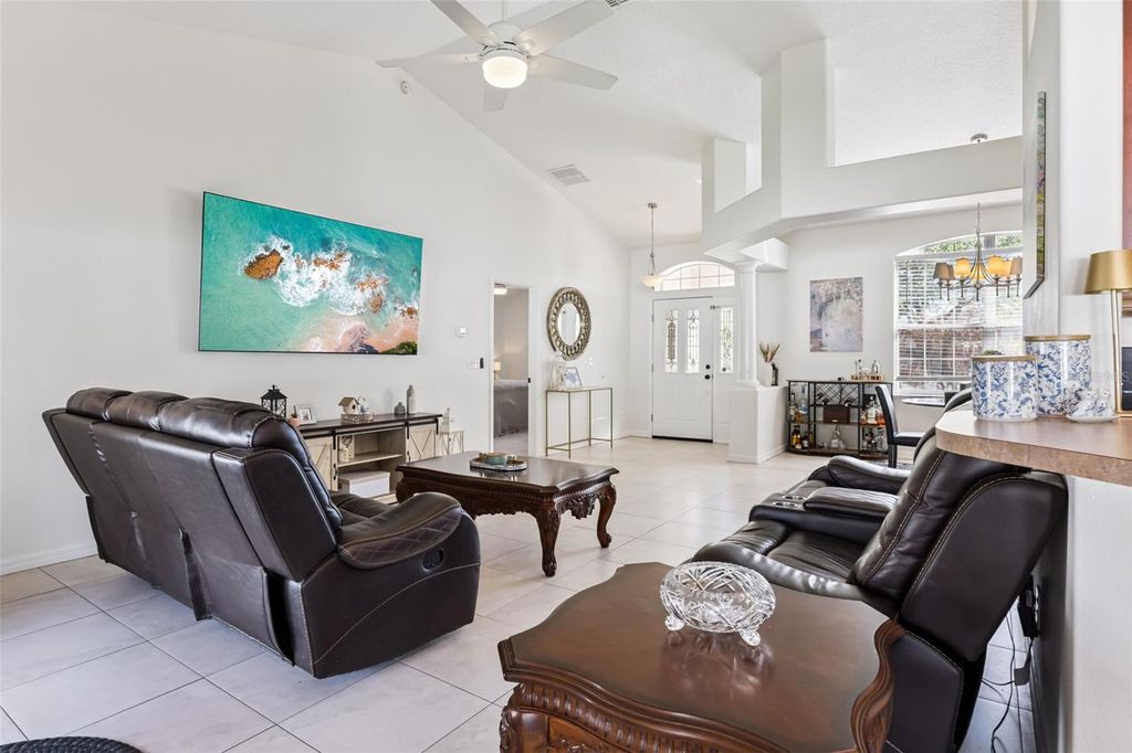 Image 17 of property listing at 511 LAKE SUMNER DRIVE, Groveland, FL 34736