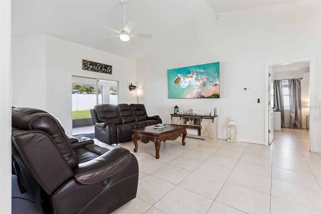 Image 18 of property listing at 511 LAKE SUMNER DRIVE, Groveland, FL 34736