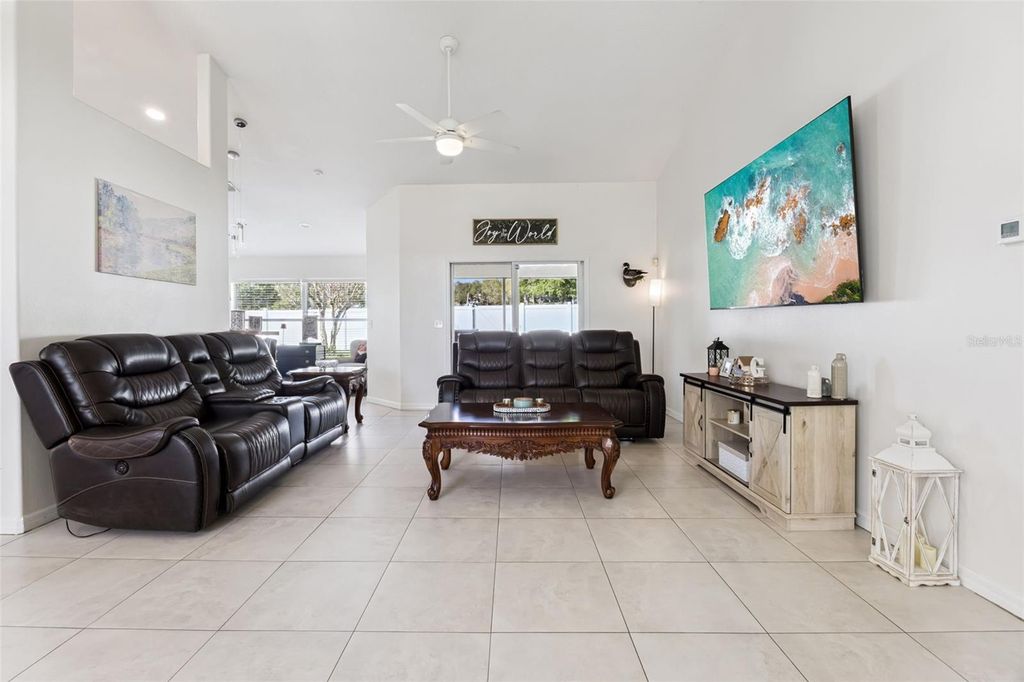 Image 19 of property listing at 511 LAKE SUMNER DRIVE, Groveland, FL 34736