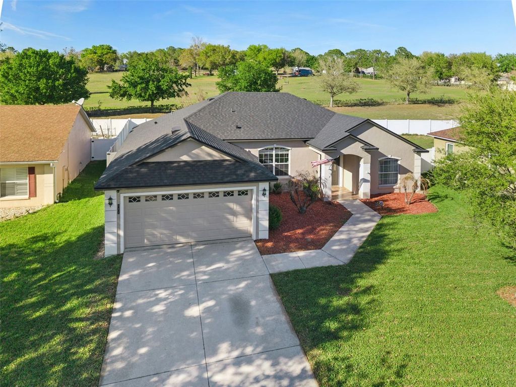 Image 3 of property listing at 511 LAKE SUMNER DRIVE, Groveland, FL 34736