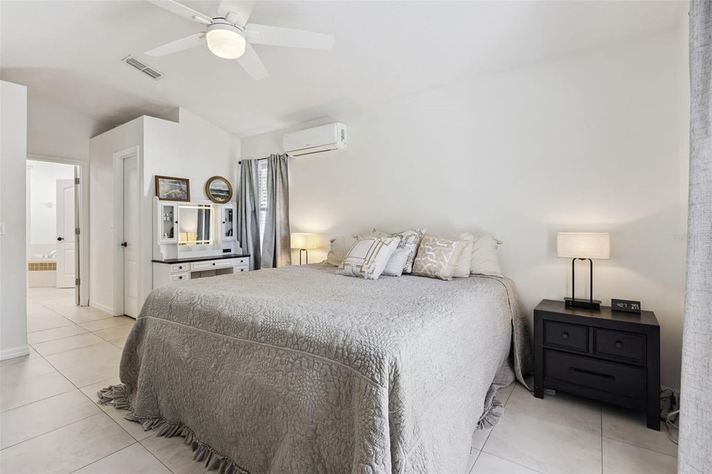 Image 21 of property listing at 511 LAKE SUMNER DRIVE, Groveland, FL 34736