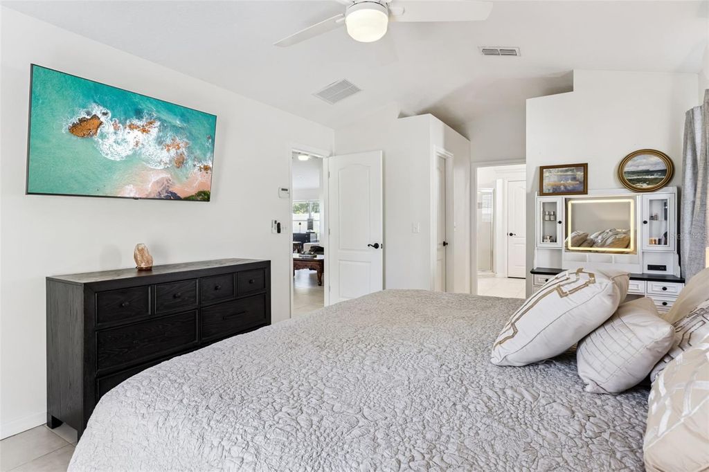 Image 22 of property listing at 511 LAKE SUMNER DRIVE, Groveland, FL 34736