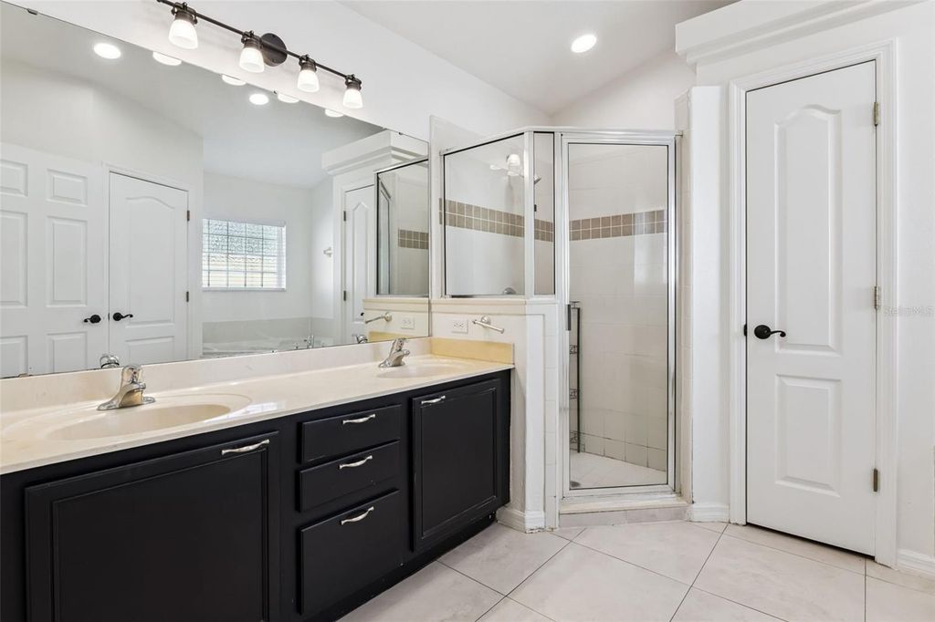 Image 24 of property listing at 511 LAKE SUMNER DRIVE, Groveland, FL 34736