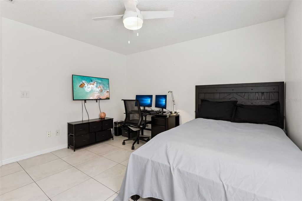 Image 27 of property listing at 511 LAKE SUMNER DRIVE, Groveland, FL 34736