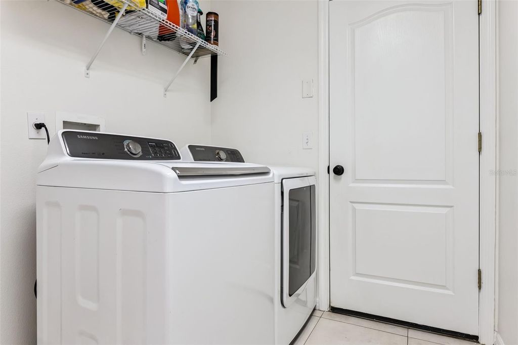 Image 31 of property listing at 511 LAKE SUMNER DRIVE, Groveland, FL 34736