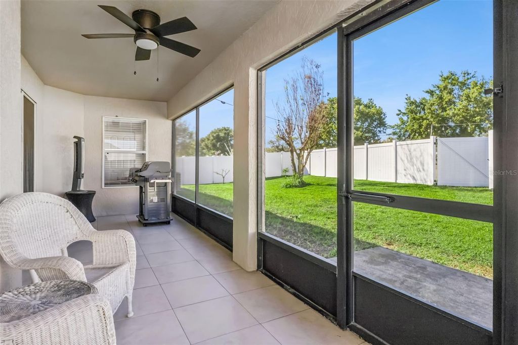 Image 32 of property listing at 511 LAKE SUMNER DRIVE, Groveland, FL 34736