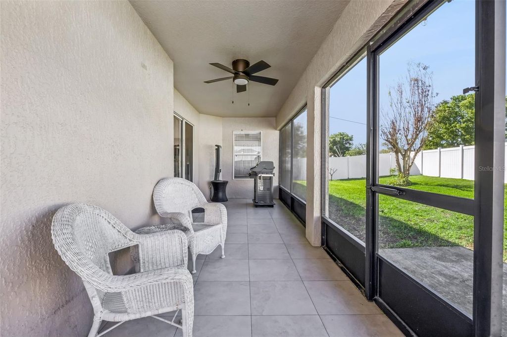 Image 33 of property listing at 511 LAKE SUMNER DRIVE, Groveland, FL 34736