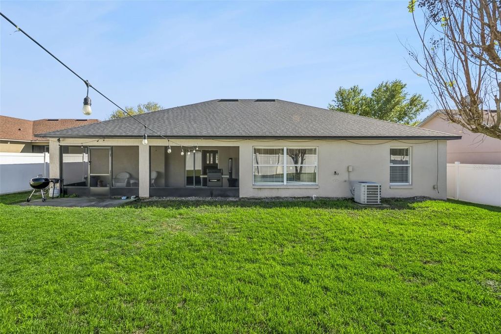 Image 35 of property listing at 511 LAKE SUMNER DRIVE, Groveland, FL 34736