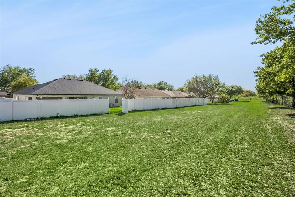 Image 39 of property listing at 511 LAKE SUMNER DRIVE, Groveland, FL 34736