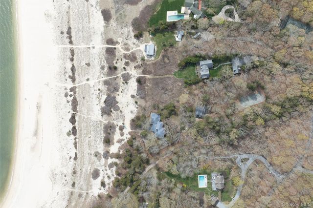 1480 Old Wood Path, Southold, NY 11971