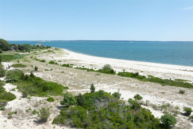 1480 Old Wood Path, Southold, NY 11971