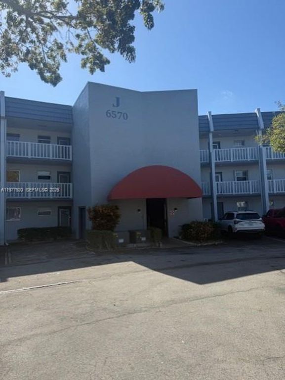 6570 Royal Palm Boulevard 215J, Margate, FL 33063