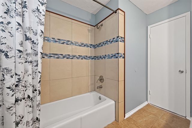 11826 Oceanview Street, Houston, TX 77071