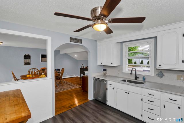 10 Lin Sal Street, Windsor Locks, CT 06096
