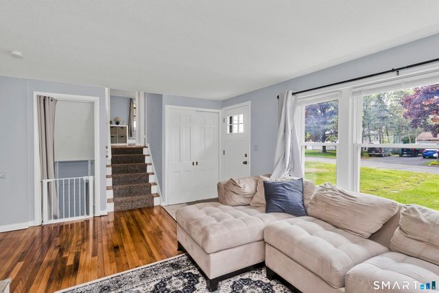 10 Lin Sal Street, Windsor Locks, CT 06096