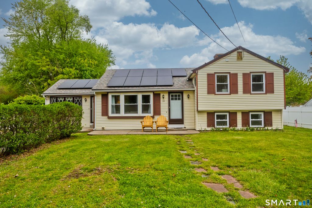 10 Lin Sal Street, Windsor Locks, CT 06096