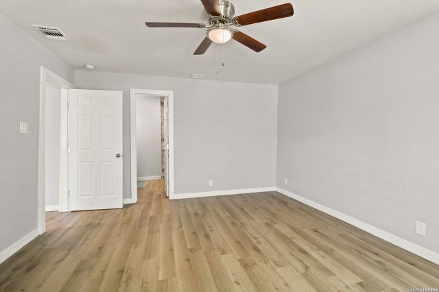 1126 W LULLWOOD AVE, San Antonio, TX 78201