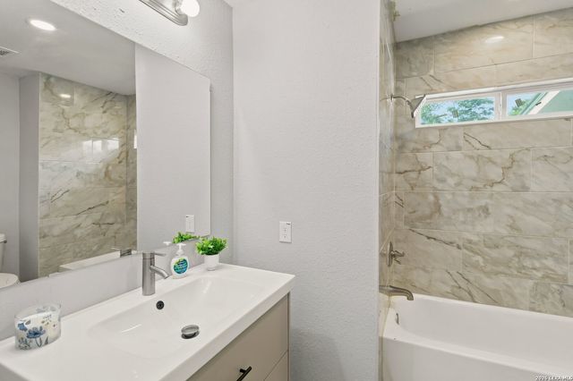1126 W LULLWOOD AVE, San Antonio, TX 78201
