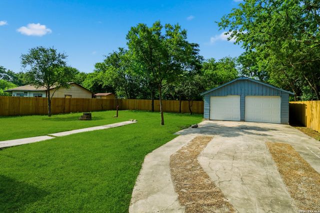 1126 W LULLWOOD AVE, San Antonio, TX 78201
