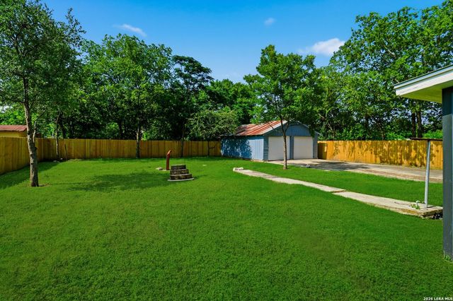 1126 W LULLWOOD AVE, San Antonio, TX 78201